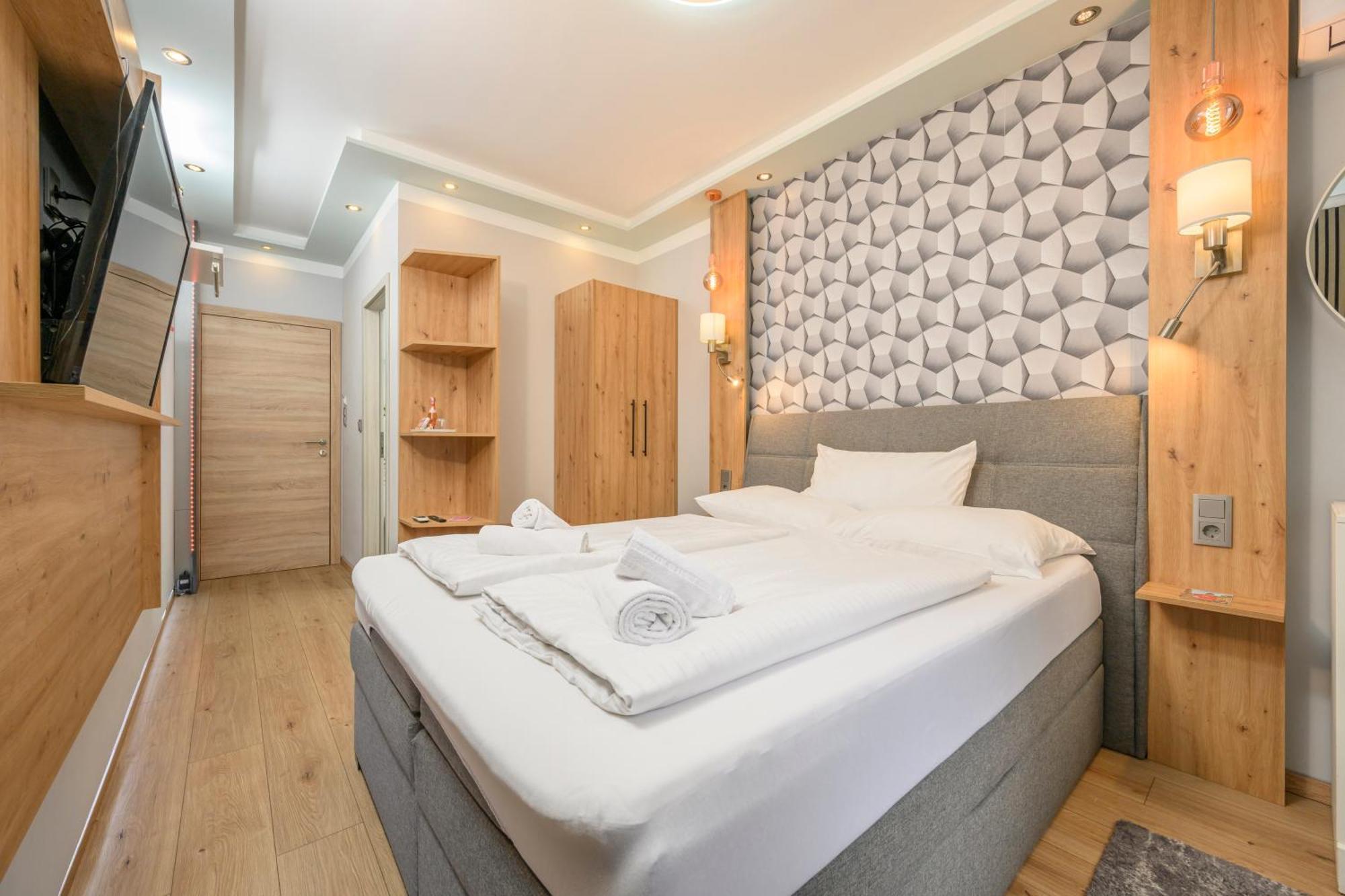 Palais Palffy Apartments Вена Экстерьер фото